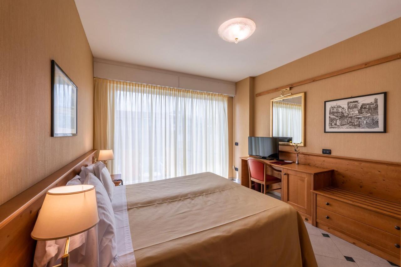 Hotel Bellevue Et Mediterranee Ντιάνο Μαρίνα Εξωτερικό φωτογραφία