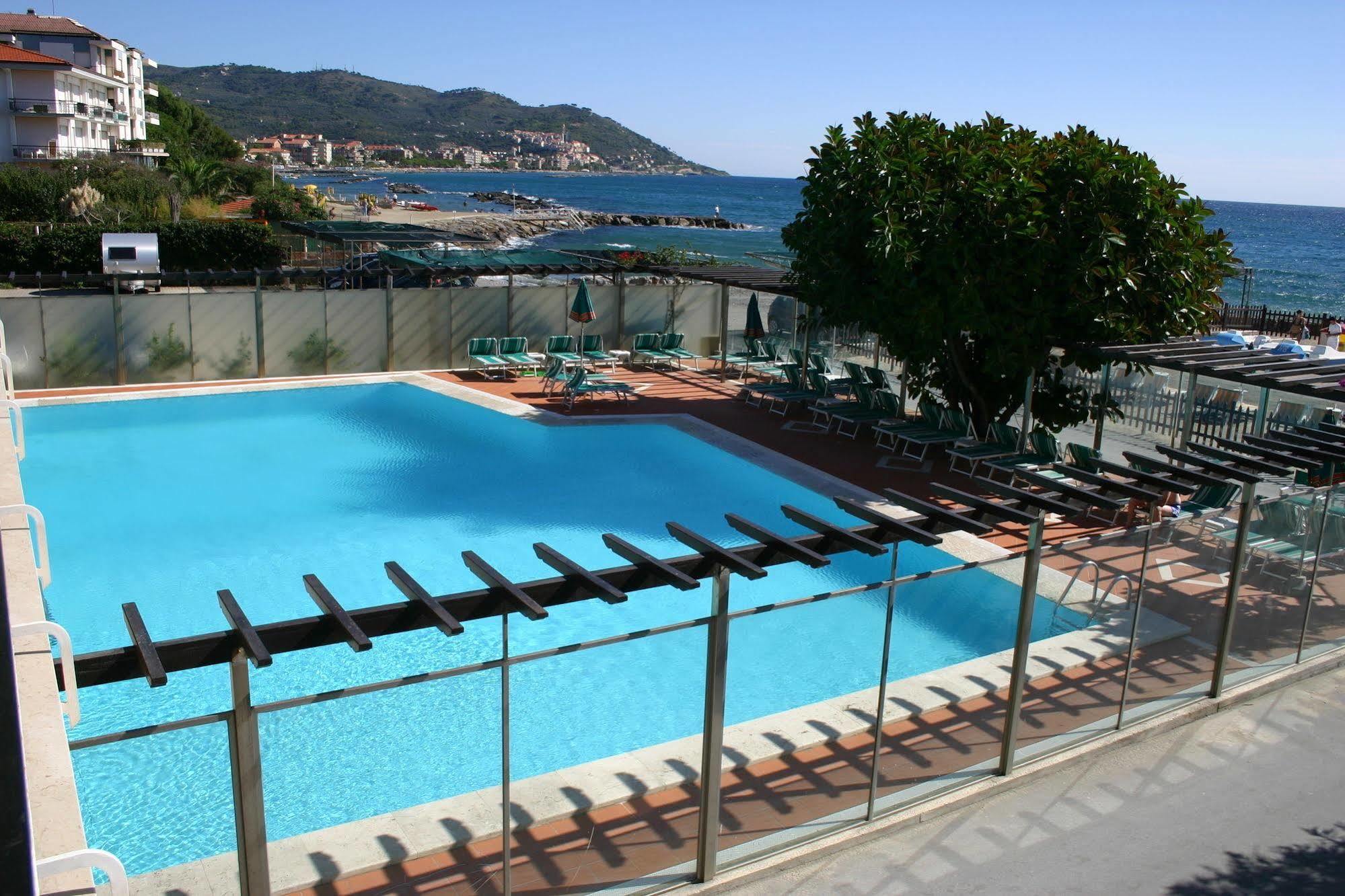 Hotel Bellevue Et Mediterranee Ντιάνο Μαρίνα Εξωτερικό φωτογραφία